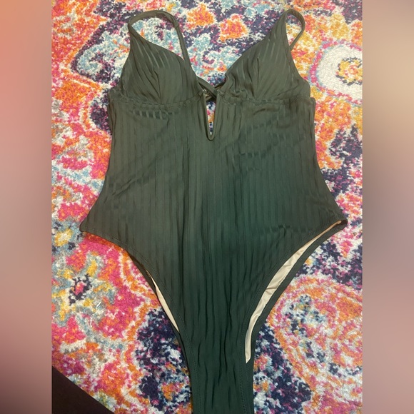 Shade and Shore bathing suit - Picture 1 of 3